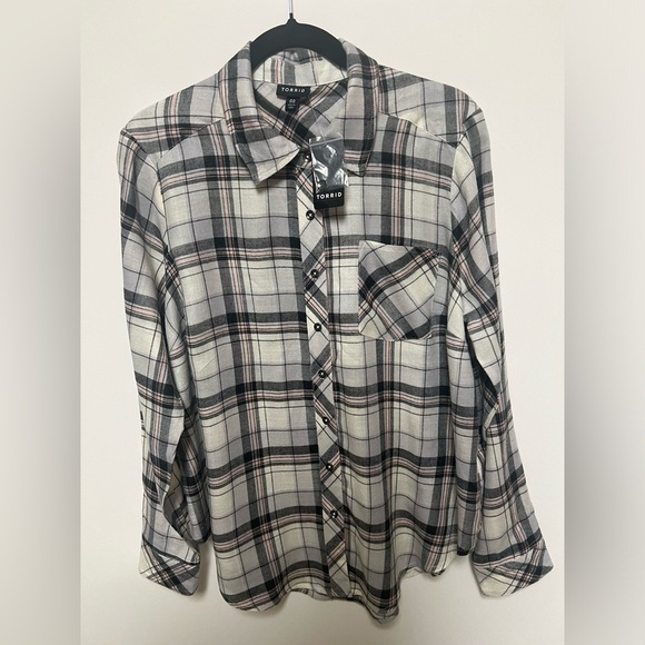 TORRID LONG SLEEVE SHIRT - PINK/WHITE/BLACK PLAID   SIZE M/L 10. - Picture 1 of 8